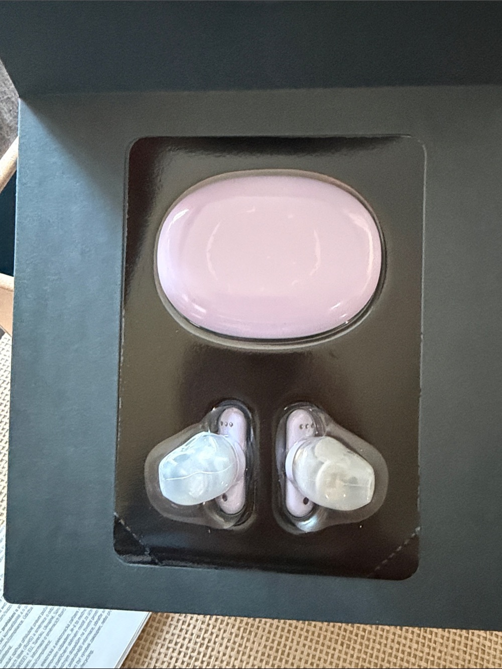 Logitech UE Fits Dawn wireless earbuds, moldable tips, charging cable - Picture 3 of 5